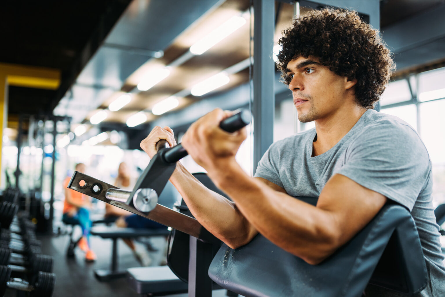 Young strong man doing exercises in gym - gym swot